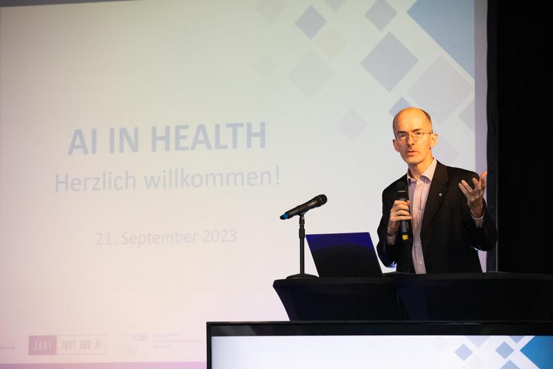Begrüßung der Teilnehmenden zu AI in Health 2023 durch Prof. Dr.-Ing. Horst K. Hahn