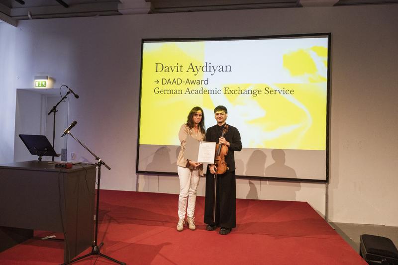 Prof. Dr. Mirjam Boggasch awarded the DAAD Prize 2024 to Davit Aydiyan