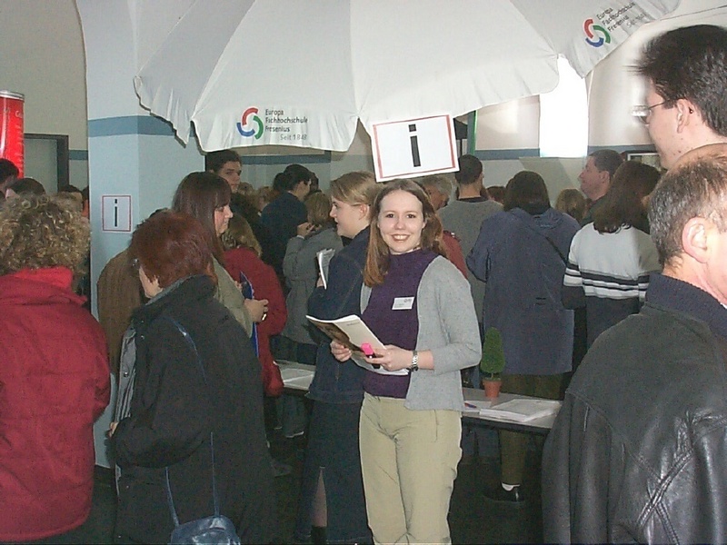 Viele werden sich am Samstag über 16 Ausbildungen und Studiengänge informieren. "Es macht besonderen Spaß am Tag der offenen Tür zu beraten. Denn so ein Gespräch kann der Anfang einer großen Karriere sein!", so Hanna Heidbreder vom Teilnehmerservice.