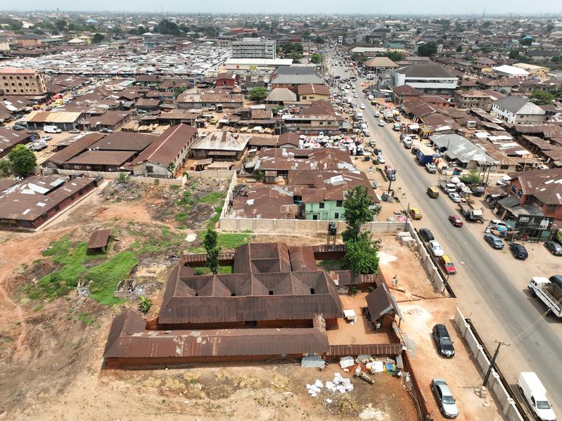 Edo|cation: Das Ogiamien House, eines der ältesten erhaltenen Gebäude von Benin City Edo|cation: Das Ogiamien House, eines der ältesten erhaltenen Gebäude von Benin City 