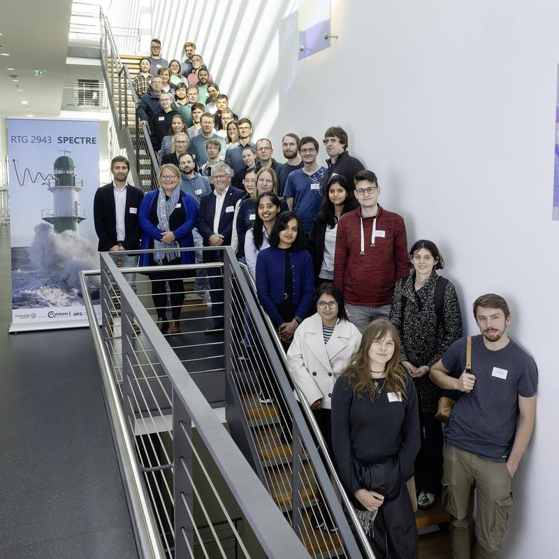 : Das Team des DFG-Graduiertenkollegs SPECTRE möchte CO2 in wertschöpfende Kohlstoffverbindungen umwandeln und so zum Klimaschutz beitragen.