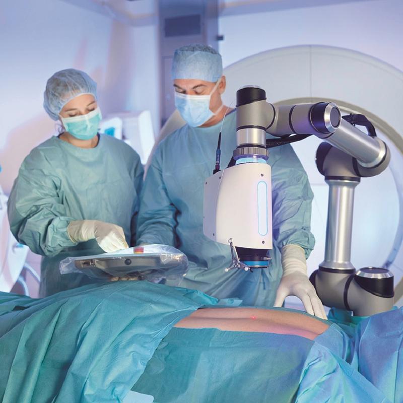 Surgically opening the vertebral body is highly risky due to the spinal cord lying in the spinal canal. The robotically assisted laser surgery system developed at the Fraunhofer ILT is intended to replace mechanical high-speed milling