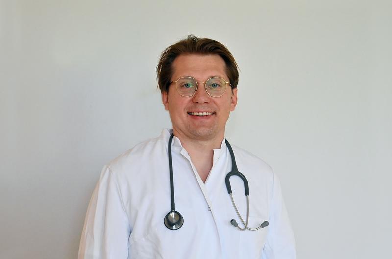 Vereint Forschung und Krankenversorgung und wurde dafür mit zwei Preisen geehrt – Prof. Dmitry Tsvetkov.