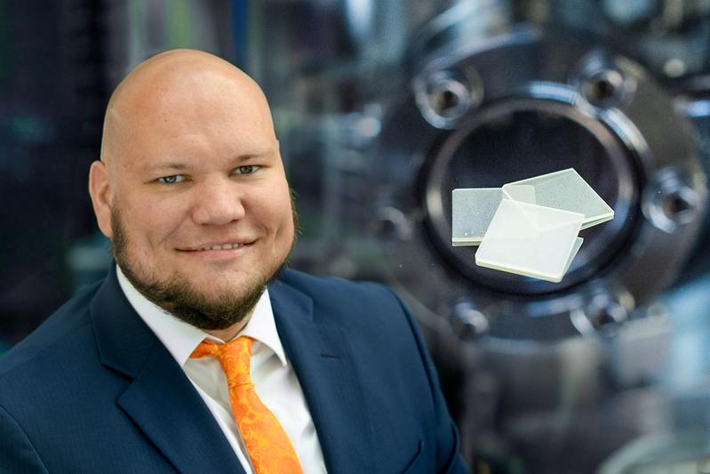 Dr. Andreas Fiedler - Projektleiter von „All-GO-HEMT“ | Galliumoxid-Wafer