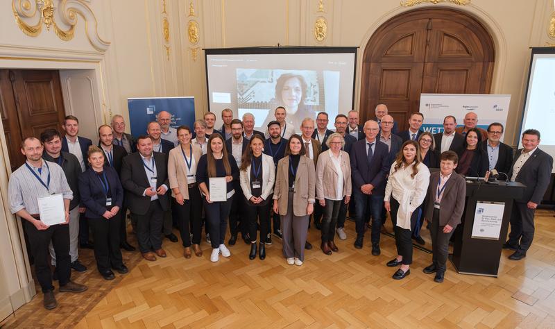 Gewinnerinnen und Gewinner des Wettbewerbs "Zu Hause unterwegs. Mobil in ländlichen Räumen"