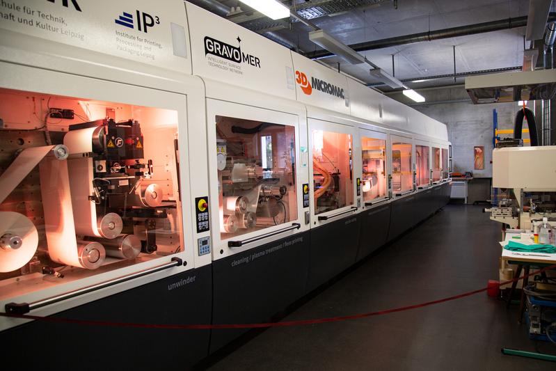 Neue modulare Beschichtungsanlage im Kompetenzzentrum Smart Surfaces der HTWK Leipzig