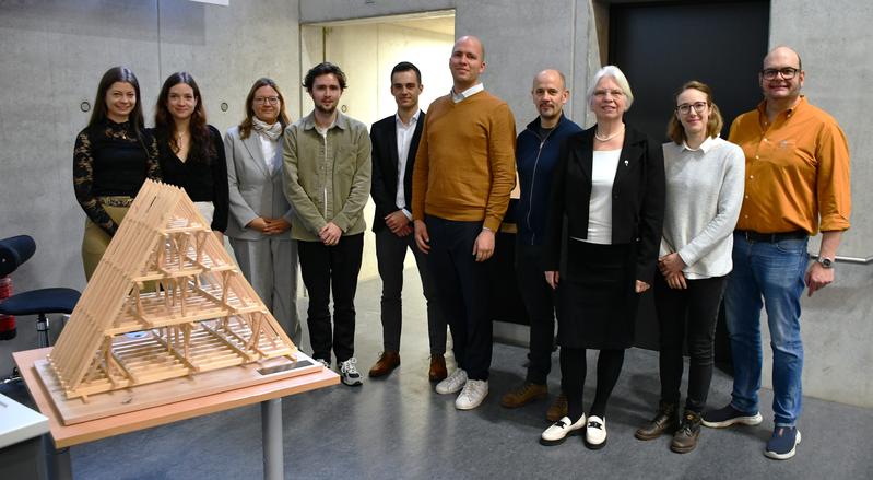 Die Referentinnen und Referenten präsentierten beim 15. Regensburger Baumeistertag die vielfältigen Einsatzmöglichkeiten von traditionellen und innovativen Baustoffen.