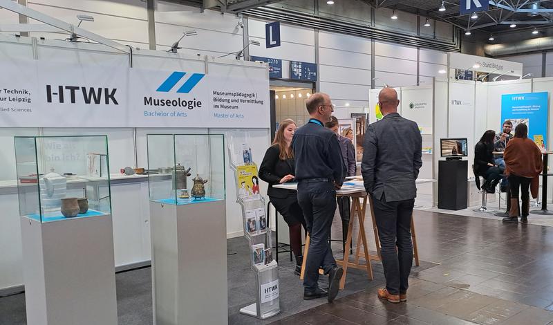 Stand des Museologie-Studiengangs der HTWK Leipzig auf der MUTEC 2022