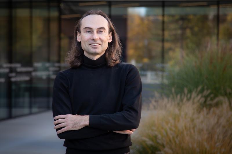 Der Ingenieur und Erfinder Alex Bronstein wird Professor am ISTA. Bronstein will die Grenzen des maschinellen Lernens für Anwendungen in den Biowissenschaften erweitern. 