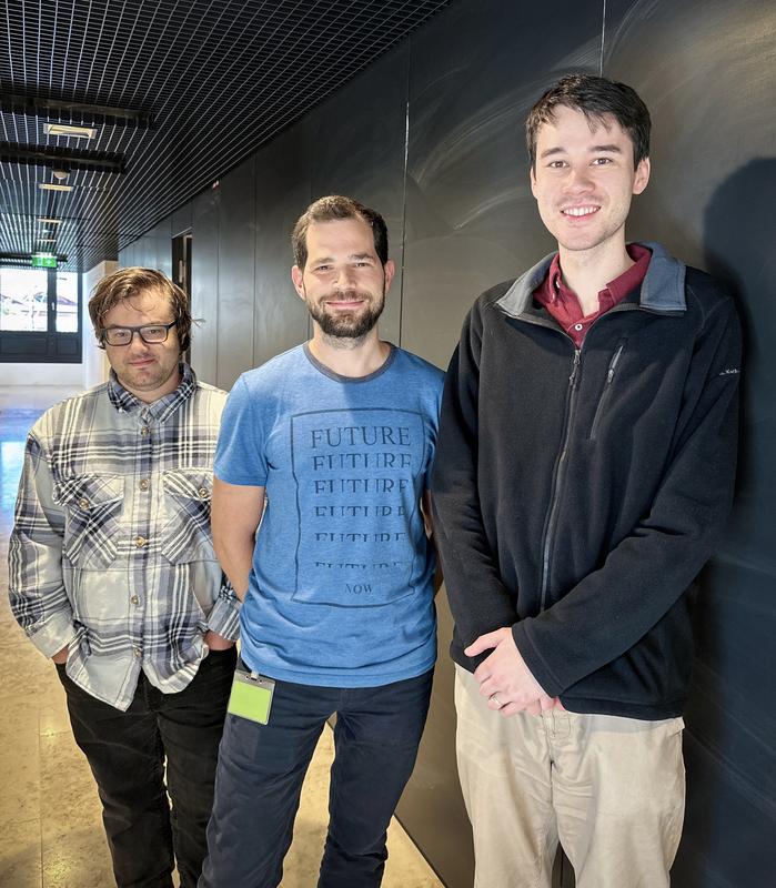 Die Autoren der Studie. Von links nach rechts: Die ISTA-Postdocs Benjamin Moore und Michael Anastos sowie Assistenzprofessor Matthew Kwan. 