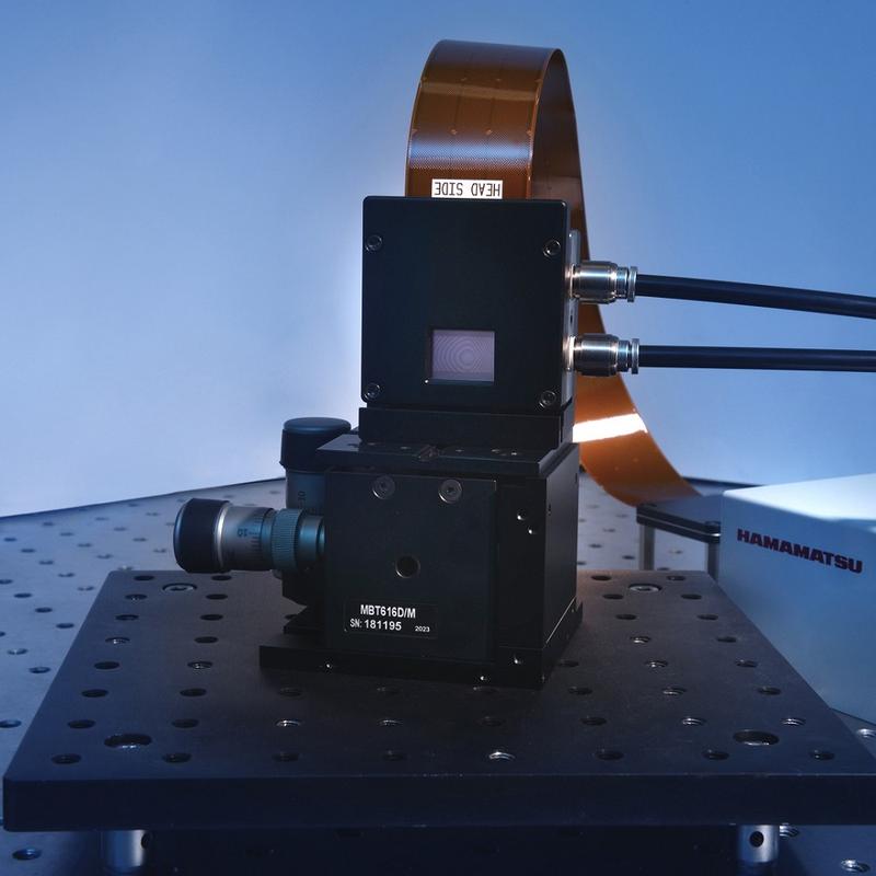 With the system currently under construction (upper image), LCoS-SLMs can be used to generate almost any beam profile (bottom image) in the LPBF process by selectively bending the phase front of the laser beam.