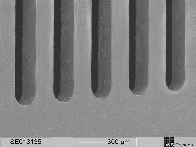 Mittels diodengepumptem Festkörperlaser "GATOR UV" geschnittene Strukturen in Silizium-Wafern (polierte Frontseite) (Foto: Fraunhofer IWS Dresden)