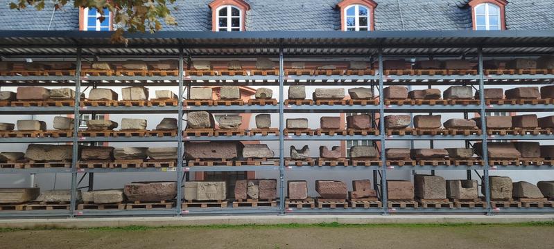 Examples of Roman stone architecture in Germany, seen in the courtyard of the Mainz State Museum, are being recorded as part of the project. Many are dislocated building elements that were reused in the city walls in late antiquity.