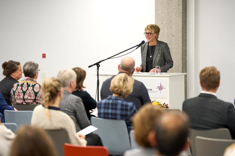 Rektorin Renate Kirchhoff eröffnet Akademisches Jahr