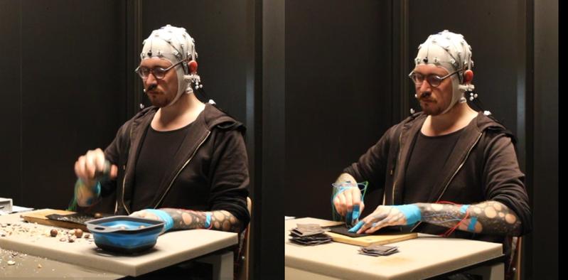 Ein Forscher demonstriert, welche Aufgaben die Probandinnen und Probanden im Experiment ausführen sollten: links beim Nussknacken und rechts beim Schneiden von Leder mithilfe von Steinwerkzeugen.