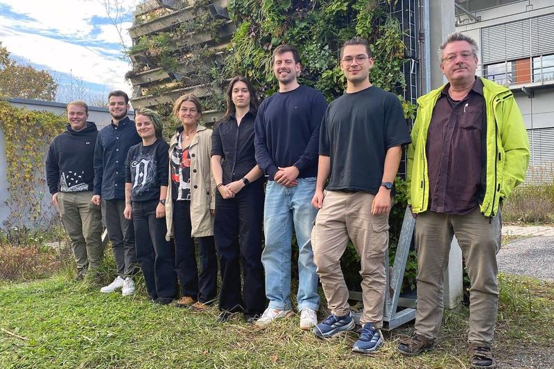 Das Projektteam der THWS bei einem Besuch im CAE (v. li.): Noah Hagemann, Robert Miosga, Leslie Ullerich (CAE), Michaela Reim (CAE), Lea Mohr, Daniel Drobizow, Titus Schulze Zumhülsen, Stephan Weismann (CAE) 