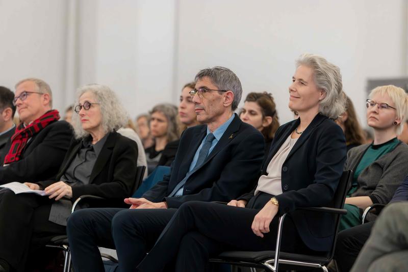 Von links nach rechts: Eva Inés Obergfell, Oron Shagr-ir, Yfaat Weiss und Jörg Deventer (Stellvertreter der Direktorin am Dubnow-Institut) während der Eröffnungsfeier