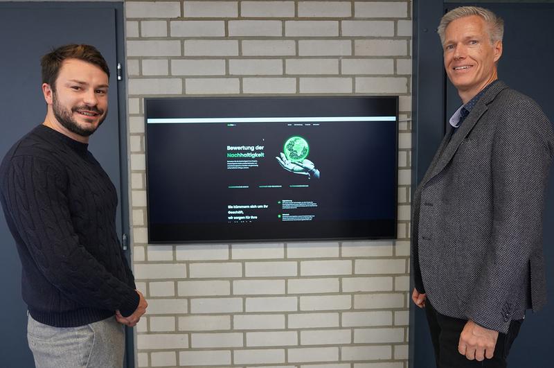Gründer Luigi Ceci (links) und Prof. Dr.-Ing. Matthias Bahr, Rektor der Hochschule Biberach