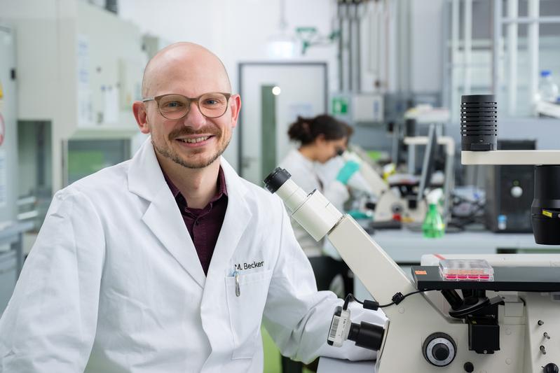 Professor des Jahres 2024: Prof. Dr. Michael Becker vom Fachbereich Chemie- und Biotechnologie der Hochschule Darmstadt gewinnt in der Kategorie Naturwissenschaften/Medizin