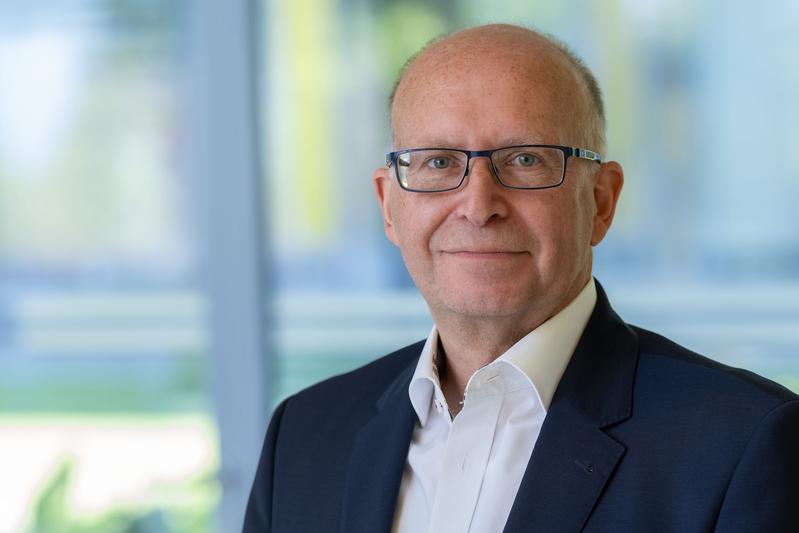  Prof. Dr. Dr. h.c. Jürgen Janek
