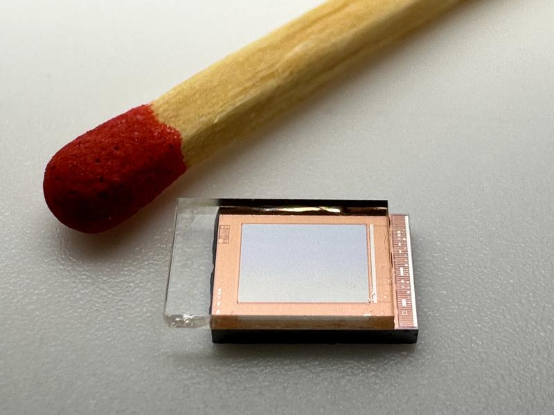 Kompaktes LCOS-Mikrodisplay mit schneller CMOS-Backplane zur Hochgeschwindigkeits-Lichtmodulation