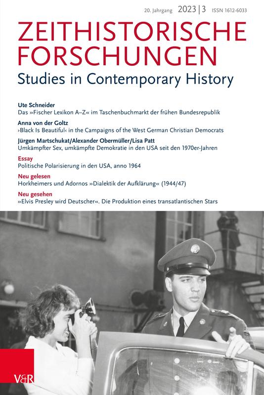 Cover ZF Heft 3-2023:   Elvis Presley (1935–1977) bei seiner Ankunft zu einer Pressekonferenz in der US-amerikanischen Militärkaserne im hessischen Friedberg, 24. Februar 1960  (picture-alliance/Keystone)