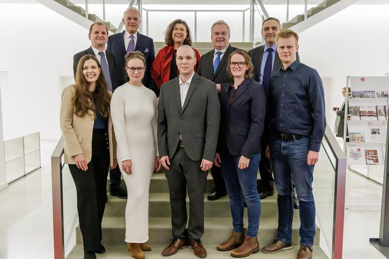 Vertreter:innen aus Wissenschaft und Politik feierten gemeinsam die Verleihung des Bremer Studienpreises.