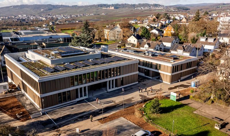 Blick von oben auf das neue Hörsaalgebäude