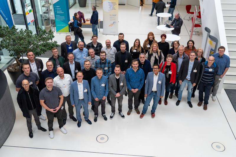 Die Projektpartner im Forschungsprojekt "Moonrise" feierten einen erfolgreichen Abschluss an der Hochschule Hof;