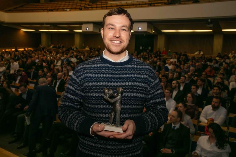 Dr. Antoni Artinov wurde für seine Promotion in der Fakultät  Verkehrs- und Maschinensysteme der TU Berlin mit dem Manfred Hirschvogel Preis gewürdigt.