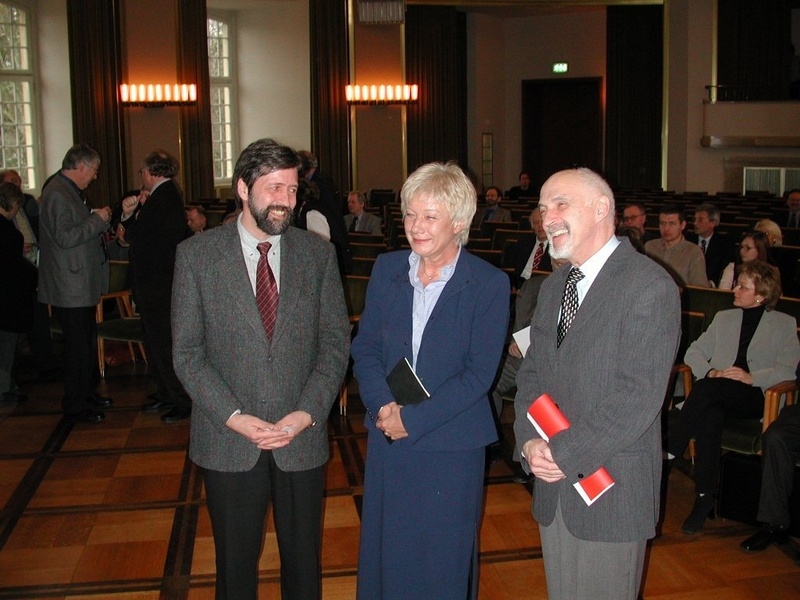 Ministerin Behler mit den beiden Rektoren Prof. Niederdrenk (links) und Prof. Schmidt (rechts).