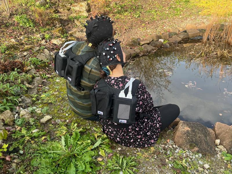 Hyperscanning research in TOUCHNET: Functional near-infrared spectroscopy is used to visualize oxygen consumption in the brain during everyday touch events. 