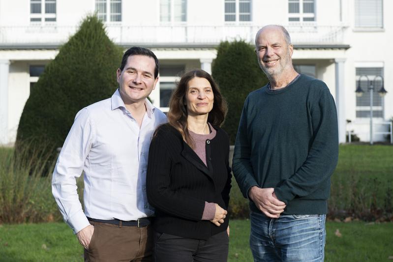 InteReg-Sprecherin Claire Jacob und die beiden Co-Sprecher Andreas Walther (links) und Ari Waisman (rechts)