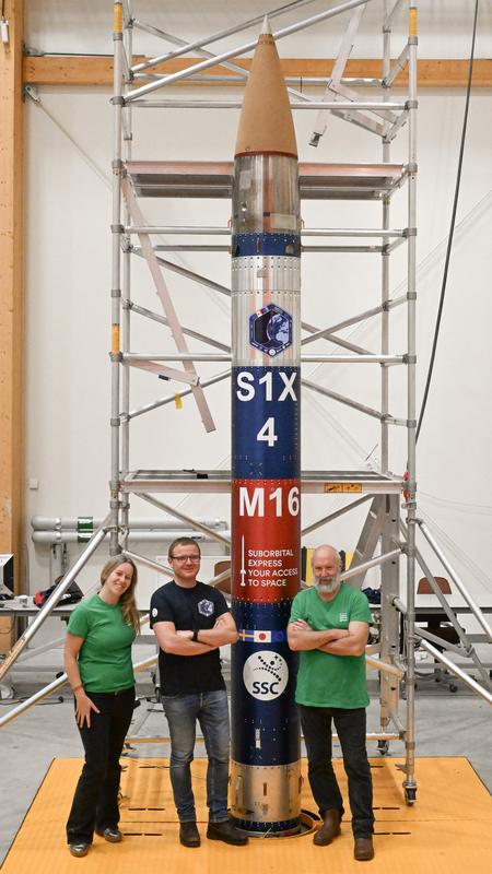 Prof. Dr. Kirsten Harth, Dr. Torsten Trittel und Prof. Dr. Ralf Stannarius (von links) reisten zum schwedischen Raumfahrzentrum Esrange, um den Flug der Forschungsrakete SubOrbital Express-4 mitzuerleben.