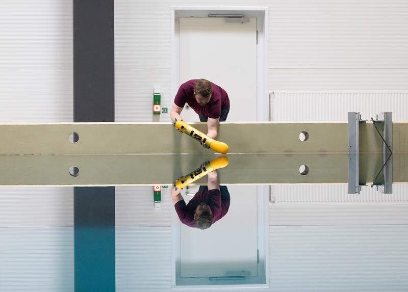 Testing the mini robot in the large test basin of the DFKI Maritime Exploration Hall. 