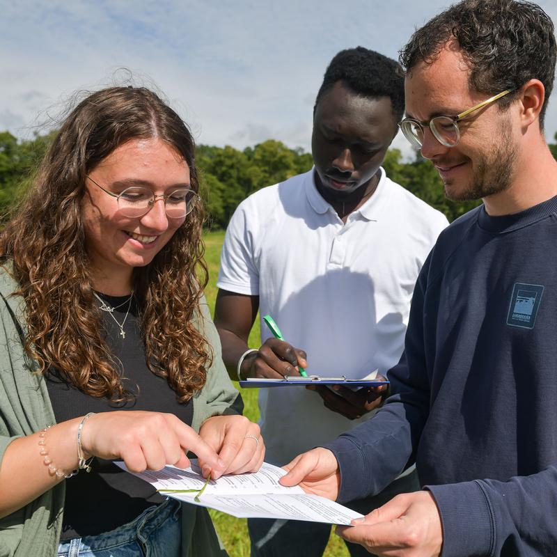 Zufriedene Studierende an der Uni Hohenheim: Drei Mal Platz 1 der Universitäten im top agrar Hochschulranking. 