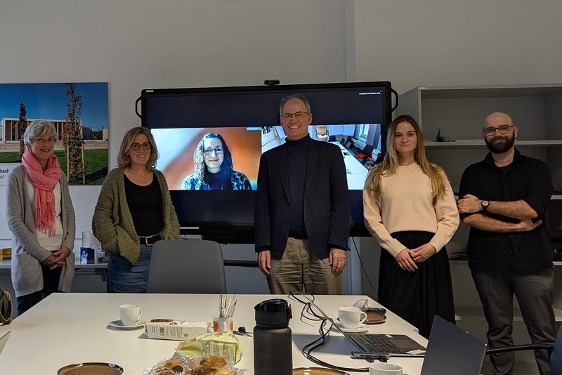 Von links: Dr. Melanie Voigt, Carina Petrowitz, Tabea Thurn, Prof. Dr. Thomas Wosch, Albina Chafisuf und Bastian Vobig vom Lehr- und Forschungsbereich Musiktherapie an der Fakultät Angewandte Sozialwissenschaften der THWS 