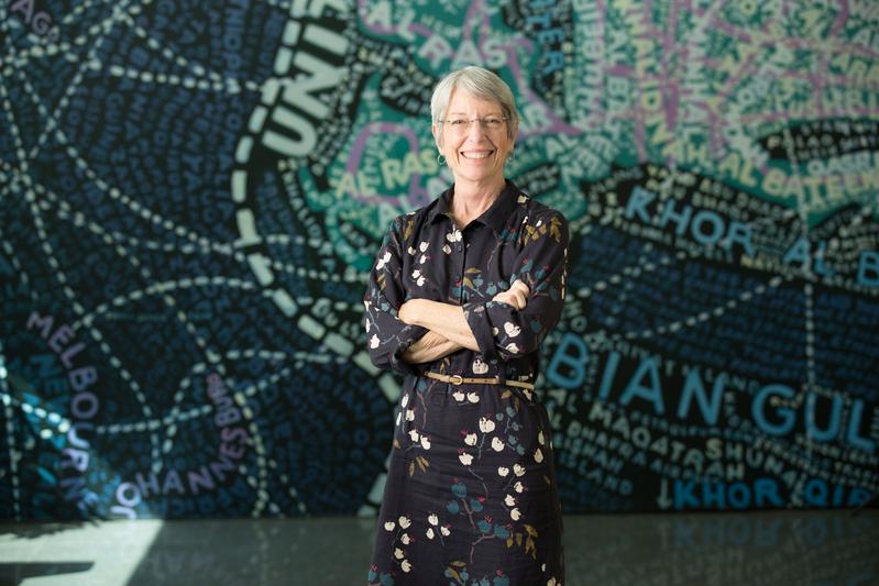 Die Teilchenphysikerin Professorin Glennys Farrar von der Universität New York erhält den Julius Wess-Preis 2024.