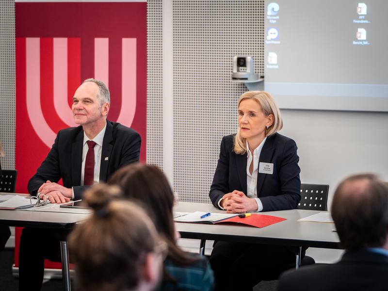 Prof. Dr. Ralph Bruder, President of the Carl von Ossietzky University of Oldenburg and Prof. Dr. Jutta Günther, President of University of Bremen