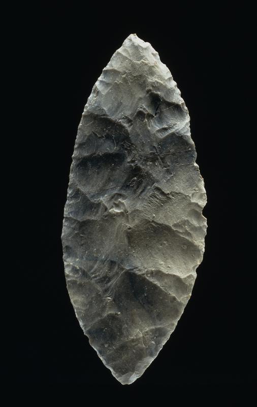 Blattspitze aus der Ilsenhöhle bei Ranis (Saale-Orla-Kreis/ Thüringen).