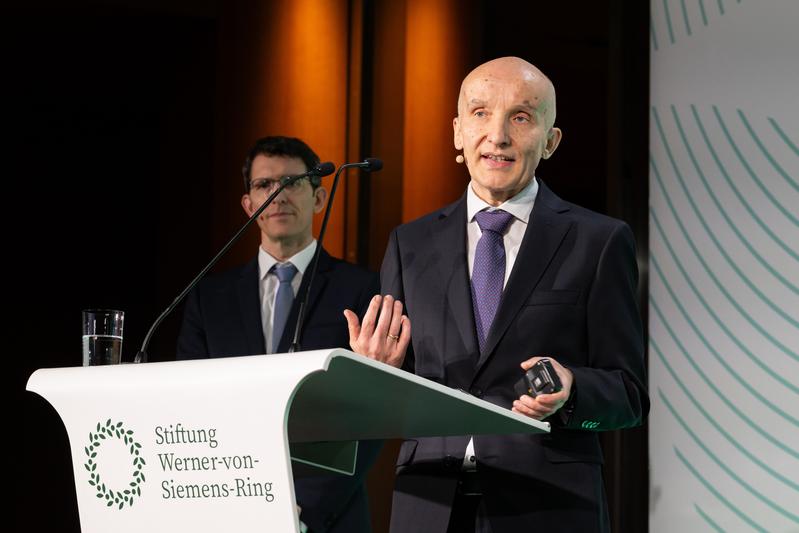 Peter Kürz (rechts) und Michael Kösters (links) bei der Preisträgerrede