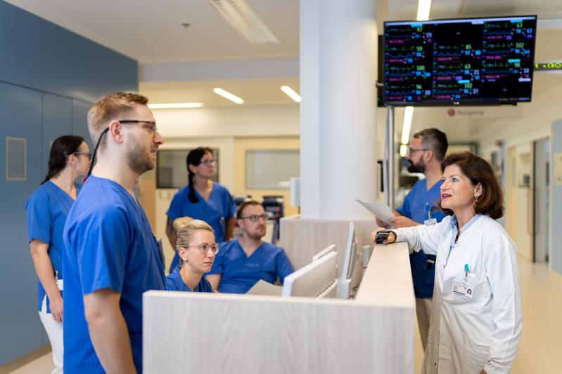 Prof. Thea Koch, Direktorin der Klinik für Anästhesiologie und Intensivtherapie, hat mit ihrem ITS-Team ein Projekt entwickelt, das durch verbesserte Kommunikation für mehr Patientensicherheit sorgen soll.