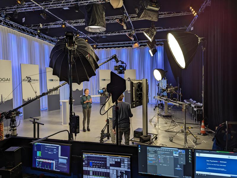 Das DGAI2TORIAL wird erneut aus einem professionellen TV-Studio in Berlin gestreamt, um den Teilnehmenden eine hochwertige und interaktive Lernumgebung zu bieten. 