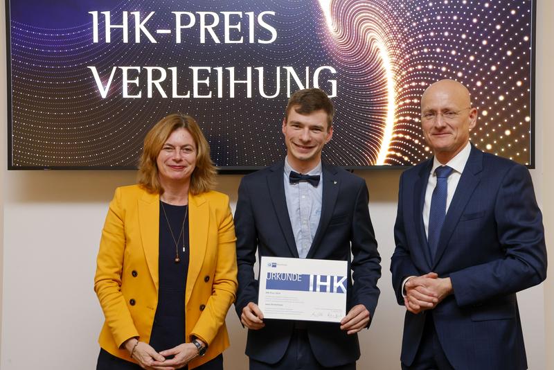 Jonas Deichelmann, Informatikstudent der Hochschule Worms, gewinnt mit seiner Masterarbeit den renommierten IHK-Preis 2024.