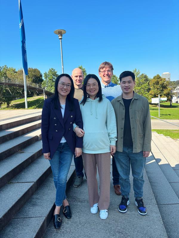 Stuttgarter Team (von links nach rechts): Prof. Laura Na Liu, Prof. Thomas Speck, Dr. Sisi Fan, Prof. Stephan Nussberger, Dr. Longjiang Ding.