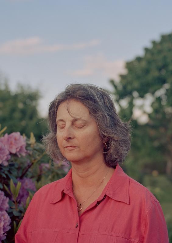 Karin E. aus Essen kann nach Augenhornhauttransplantationen auf beiden Augen wieder klar sehen.