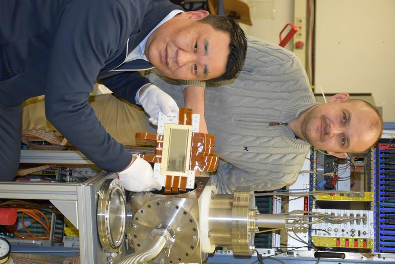 Dr. Khuyagbaatar Jadambaa (left) and Dr. Pavol Mosat are preparing an experiment.