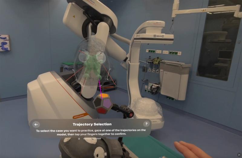 Field of view of the surgeon: The actual operating room is visible in the glasses. The app "places" individual patient data on the actual head. The surgeon selects the access path to the operation site, fully automatic registration takes just one second.