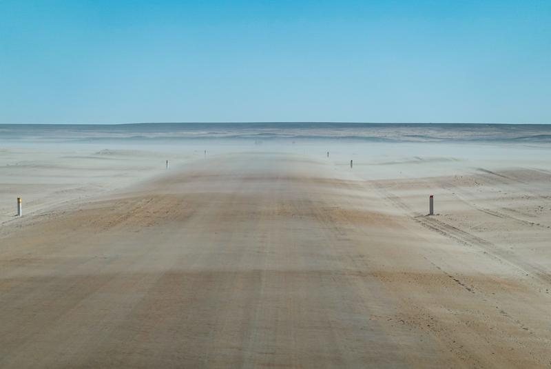 Die Salzstraße entlang der Skeleton Coast in Namibia wurde, worauf der Name hindeutet, mit Salz gebaut. 