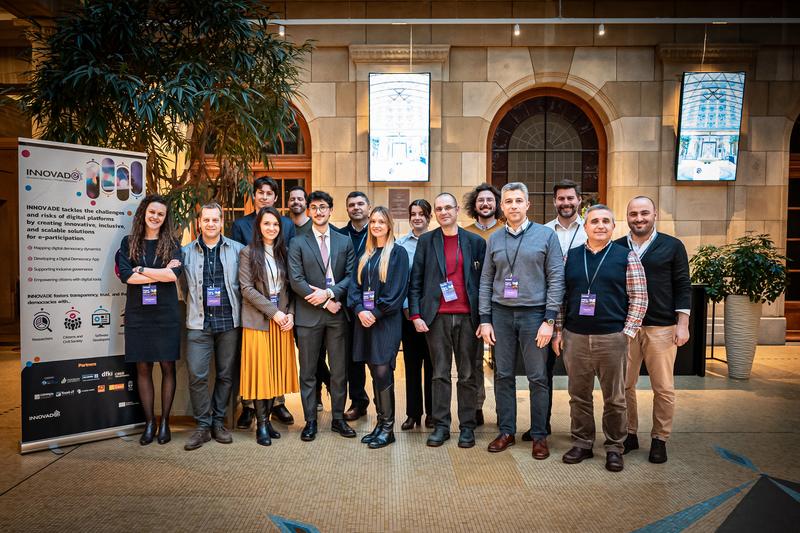 Foto (Universität Paderborn): Das INNOVADE-Projektteam beim INNOVADE Kick-Off Meeting in Brüssel.